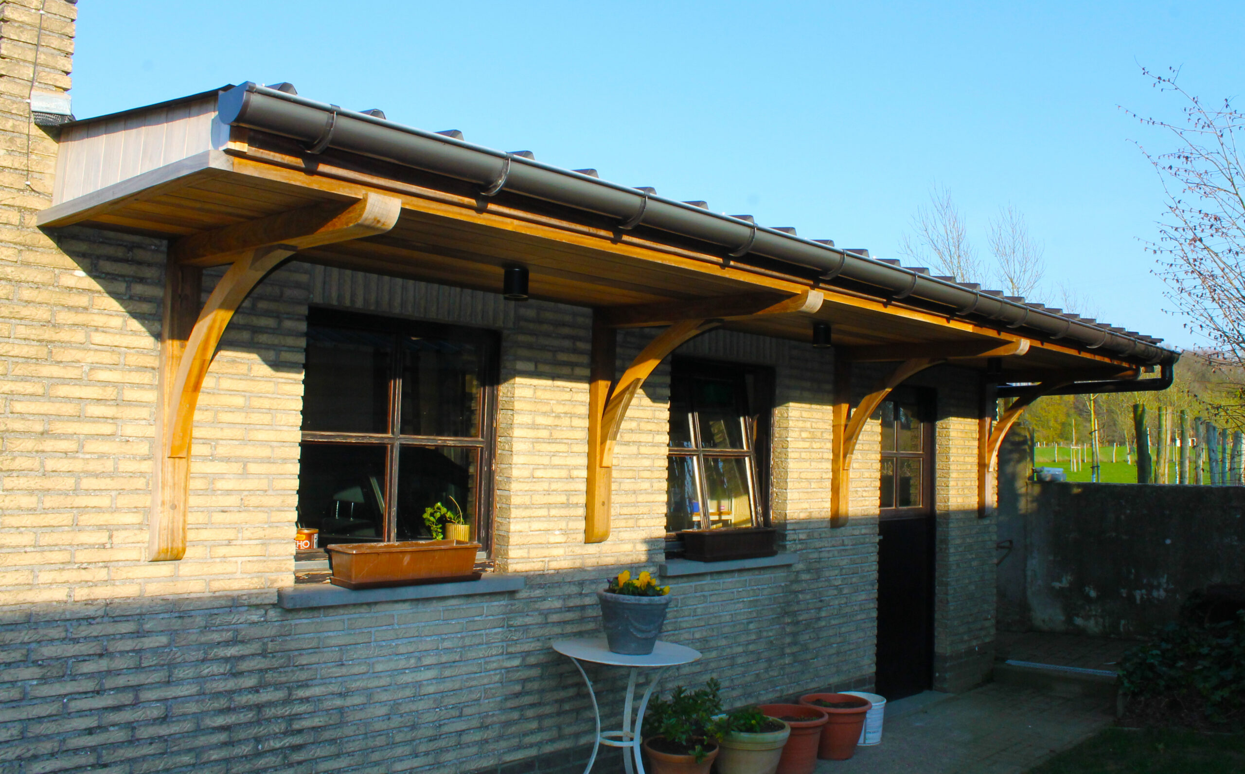 Buiten schrijnwerk